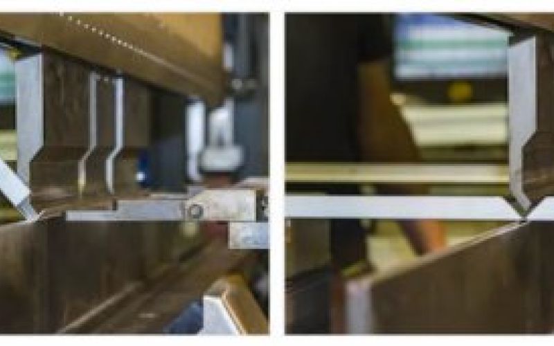 Detall premsa plegadora fabricació doblat xapa d'acer de Doorclosed