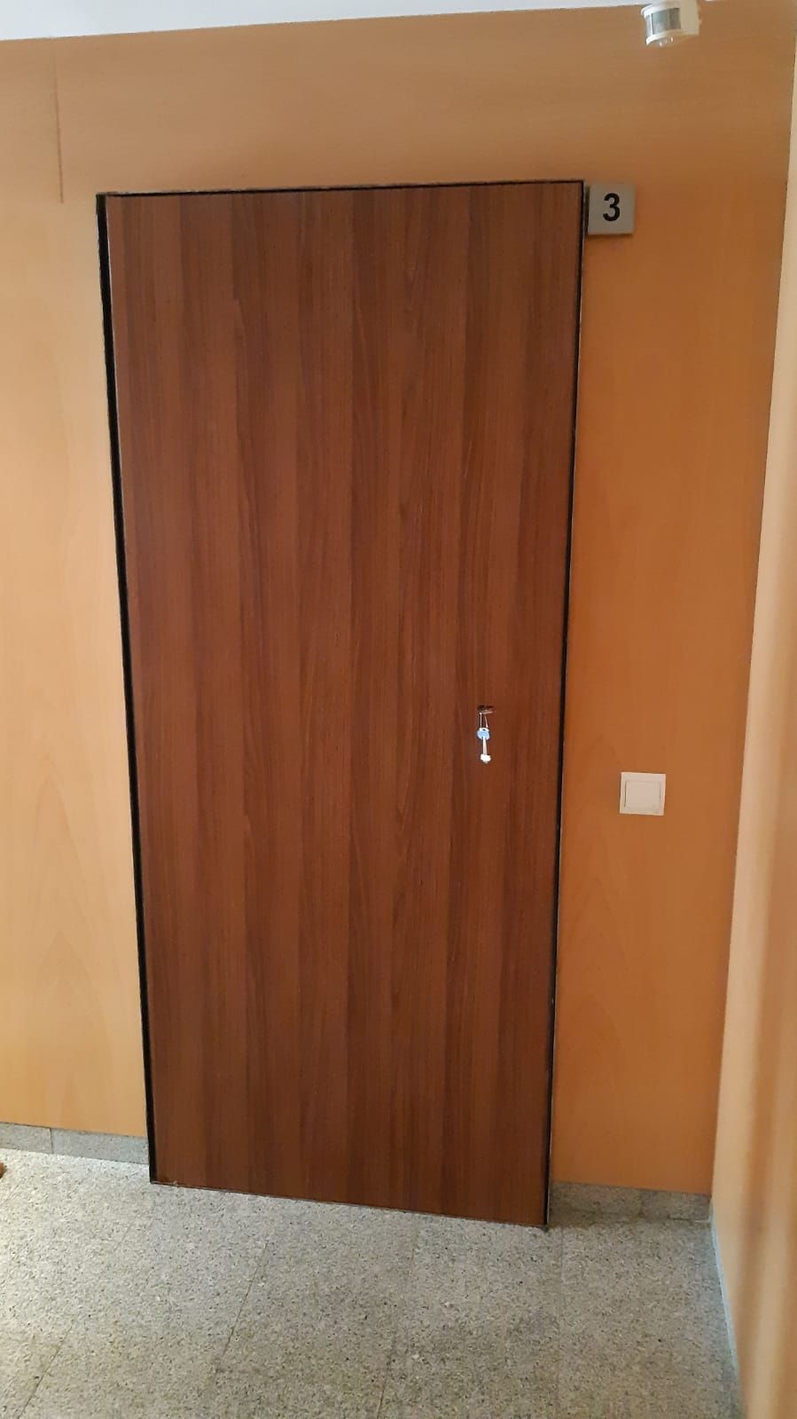 Puerta antiocupa Vista Exterior