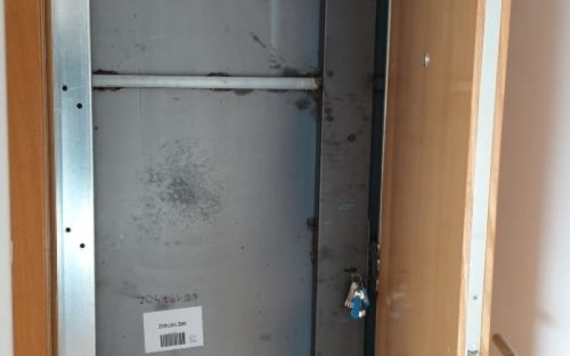 Puerta antiokupa vista Interior